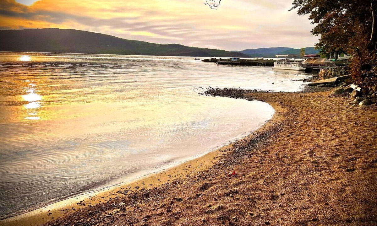 Bridgewater Cottage | Cozy Studio Cottage with shared private beach on Newfound Lake