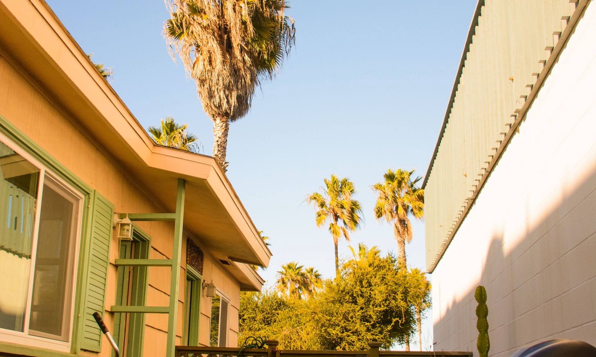 South Mission Beach Apartment | Cozy Studio/Flat Steps to Ocean745- Sleeps 2, great location next to Belmont Par