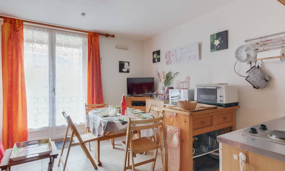 Esquieze-Sere Apartment | Cozy Studio for 4 with Garden, Parking, Near Ski & Shops, Quiet Area