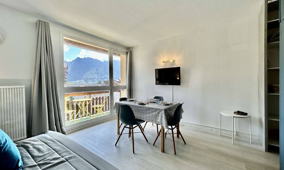 Saint-Etienne-en-Devoluy Apartment | Cozy Studio for 5 with Free WiFi