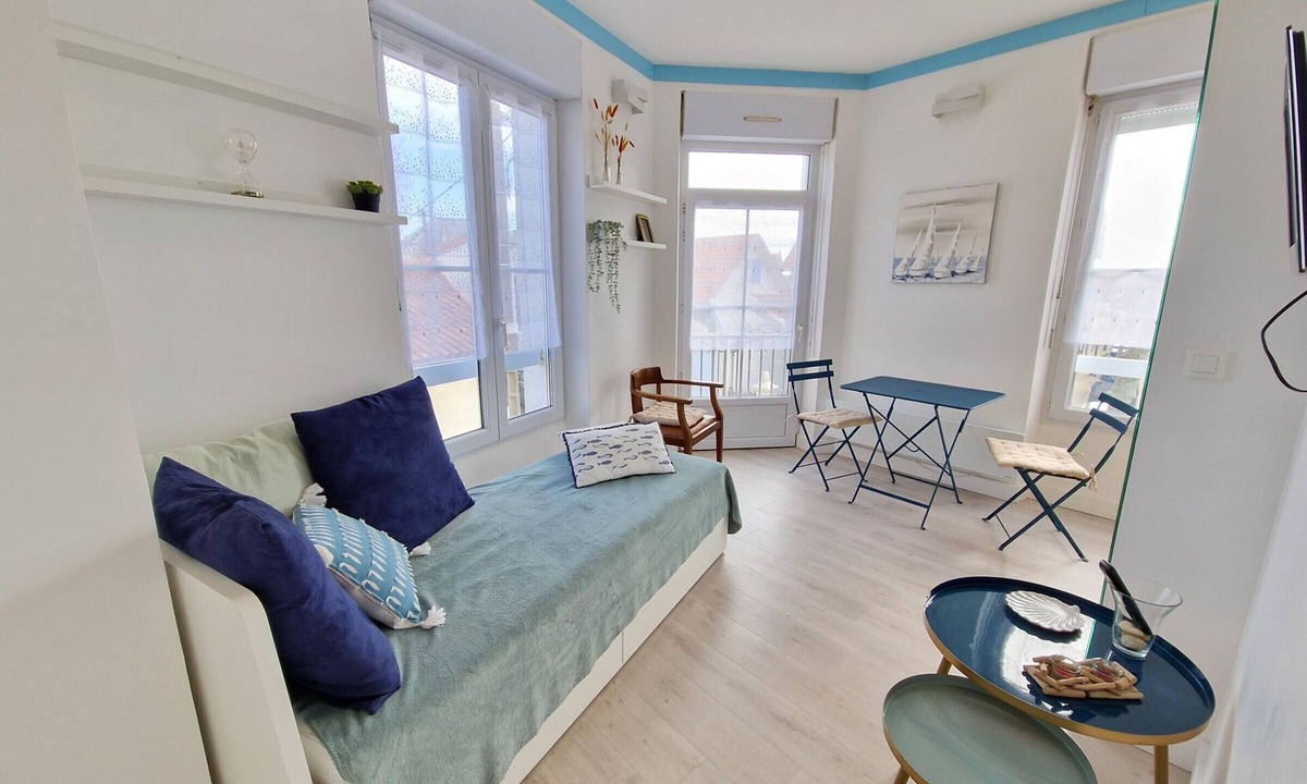 Quartier du Casino Apartment | Cozy Studio for 4 in Central Châtelaillon-Plage, Steps from Beach