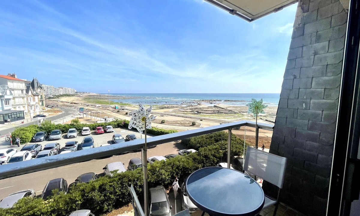 Les Sables d'Olonne Apartment | Cozy studio near the beach with balcony