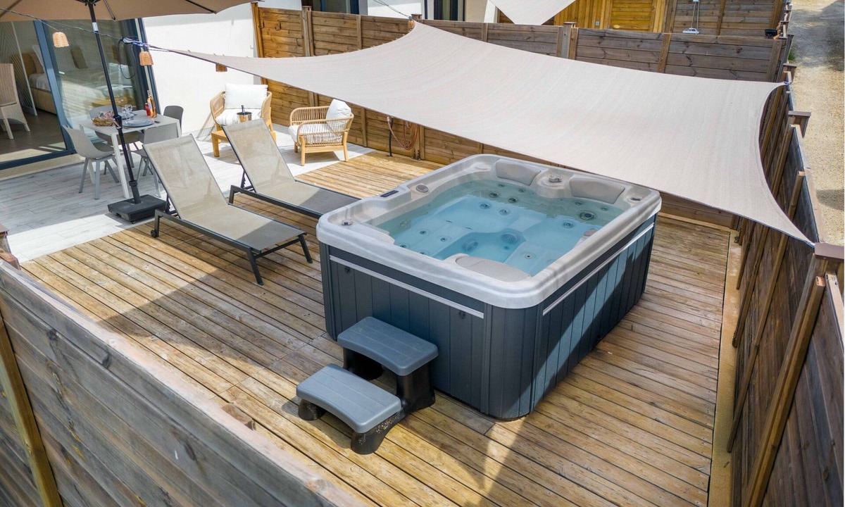 Les Maillans Apartment | Cozy Studio with Private Jacuzzi - Côte d'Azur