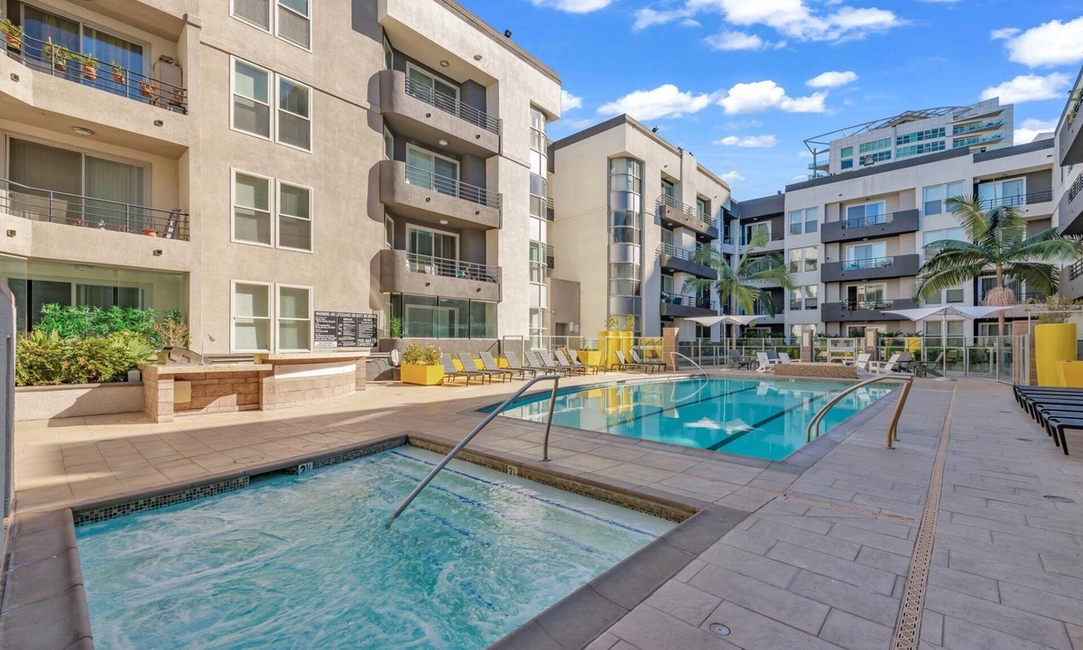 Del Rey Apartment | Cozy Studio · Free Parking · Pool · Gym · Hot Tub · BBQ · Workspace