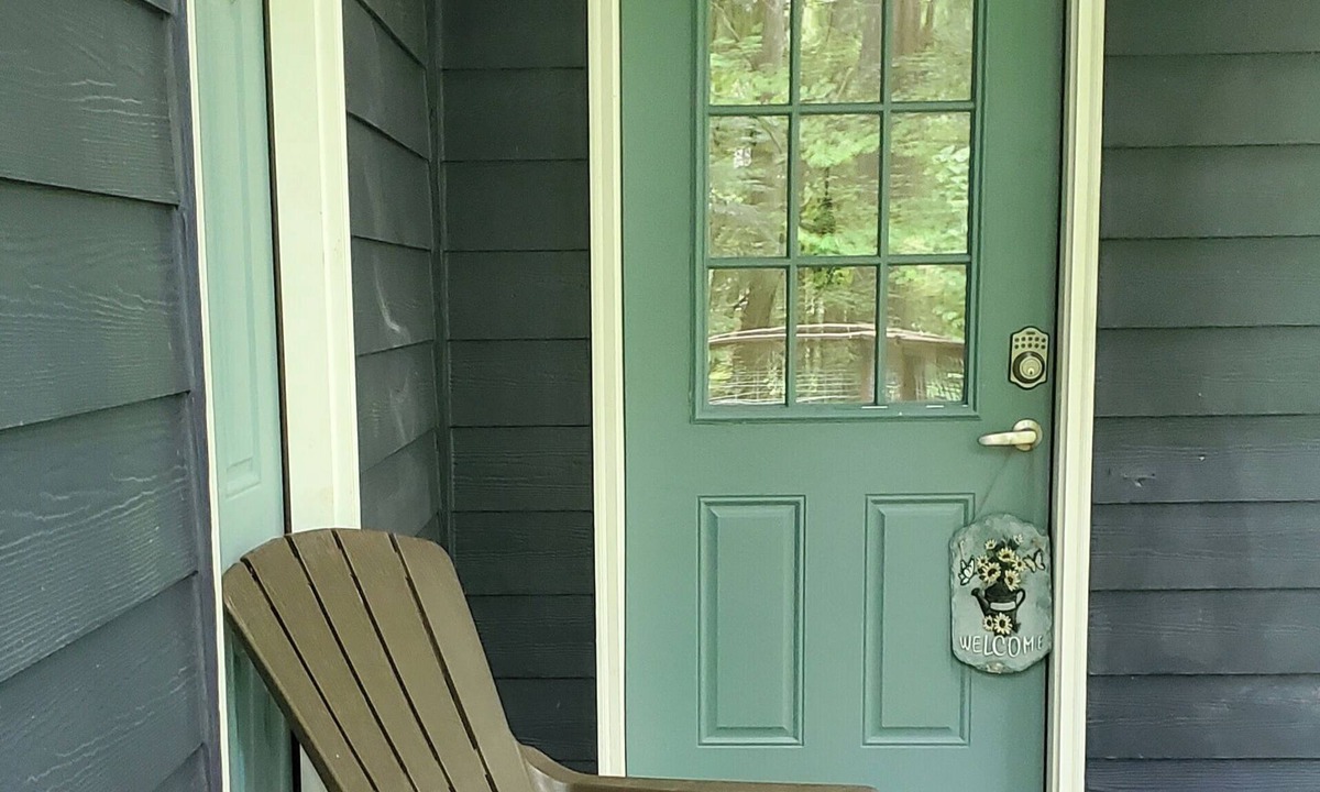 Sudden Valley Apartment | Cozy Studio Getaway in the Woods!