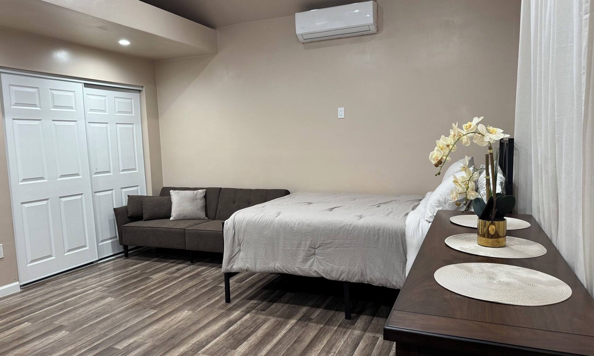 Winnetka Apartment | Cozy studio in amazing Los Angeles with WiFi, AC, full equip !
