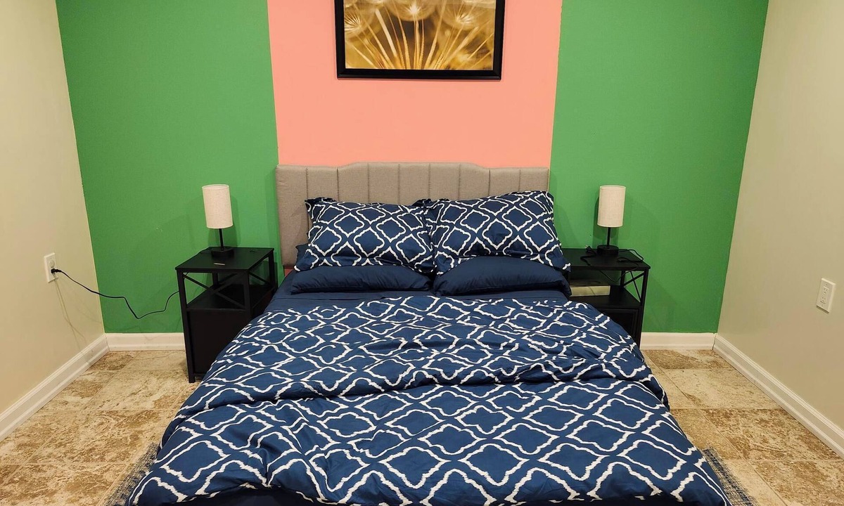 Highland Park Apartment | Cozy studio in charming Highland Park