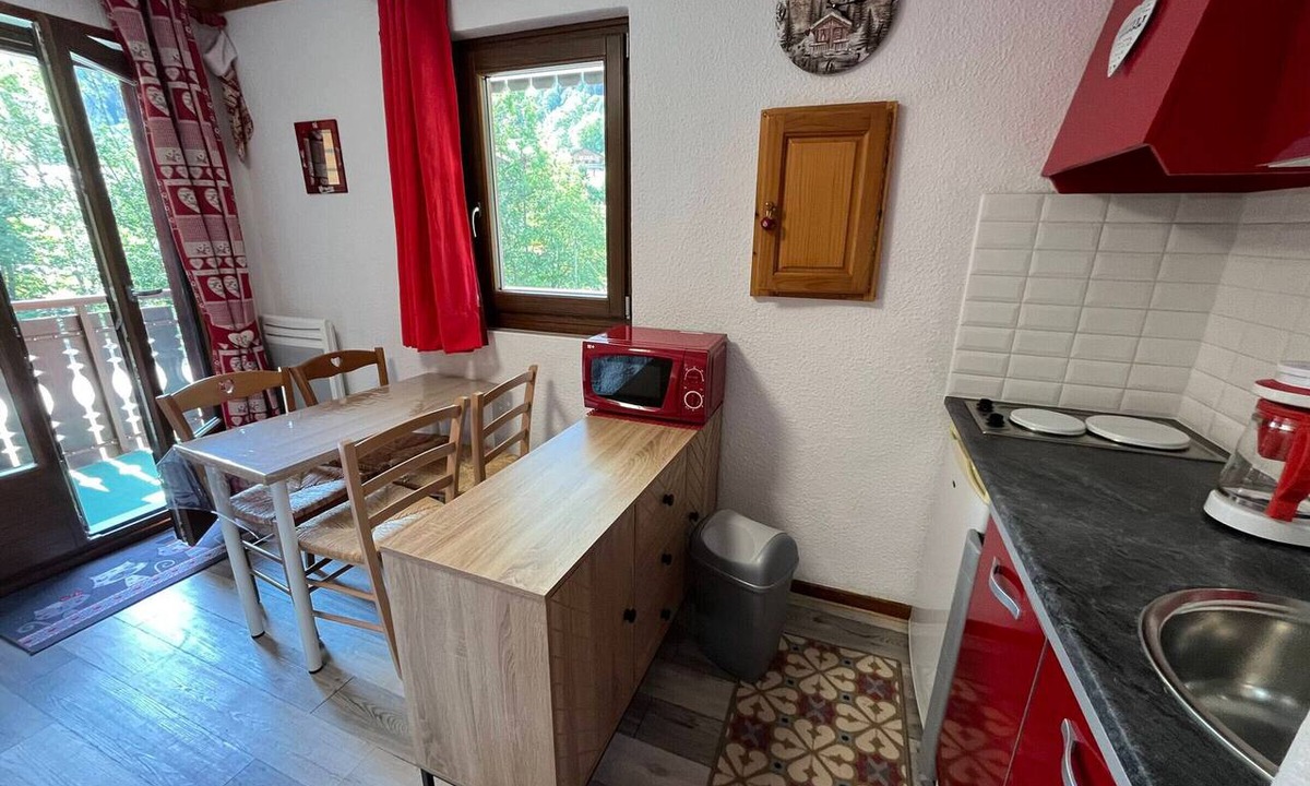 Chatel Apartment | Cozy studio in Châtel for 4 people, south-west facing balcony