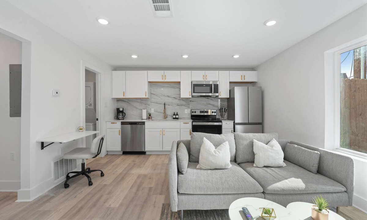 Old East Dallas Apartment | Cozy Studio in Downtown Dallas Lower Greenville