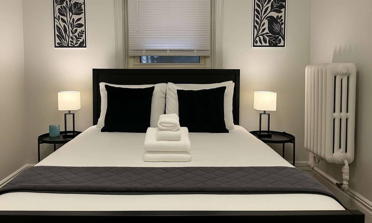 Hyde Park Apartment | Cozy Studio in Hyde Park-Walk to Lake & University