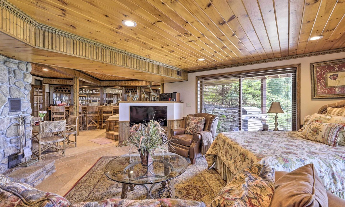 Montville Apartment | Cozy Studio: Indoor Hot Tub & Inground Pool Access