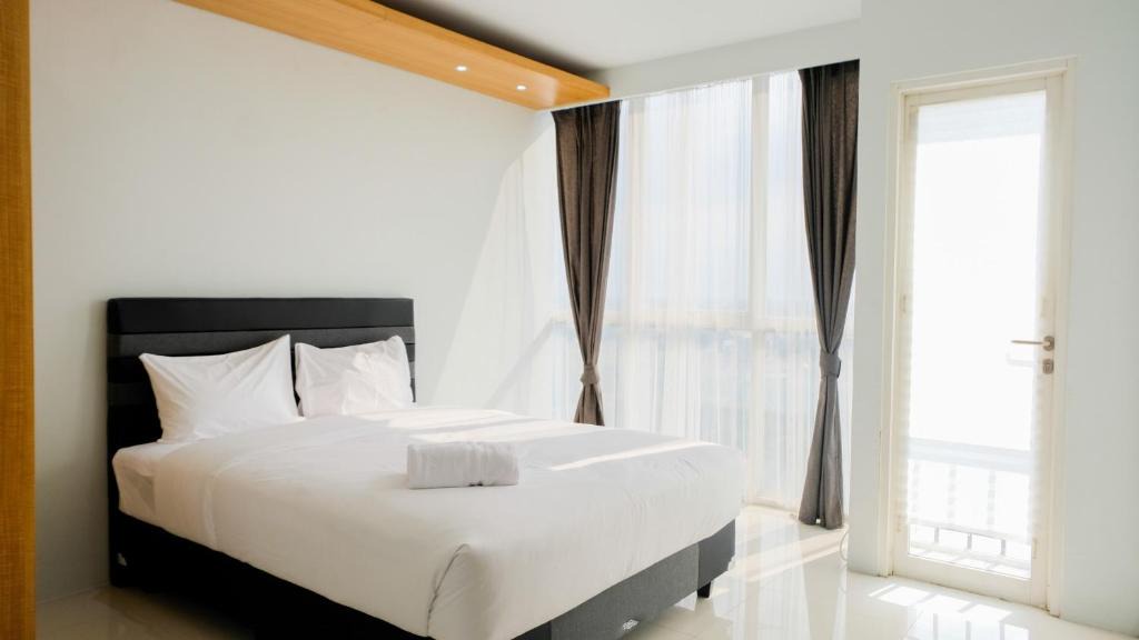 Bintaro Apartment | Cozy Studio Lexington Apartment By Travelio