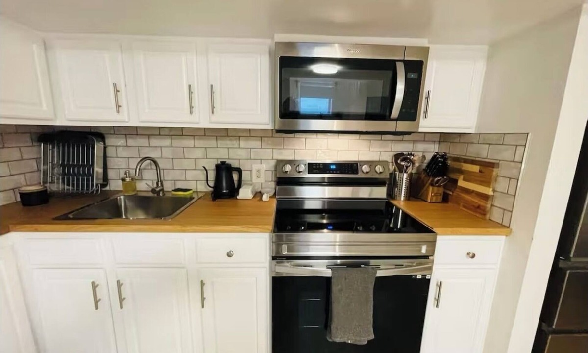Saginaw Apartment | Cozy Studio - Long Term 1 Month + Only