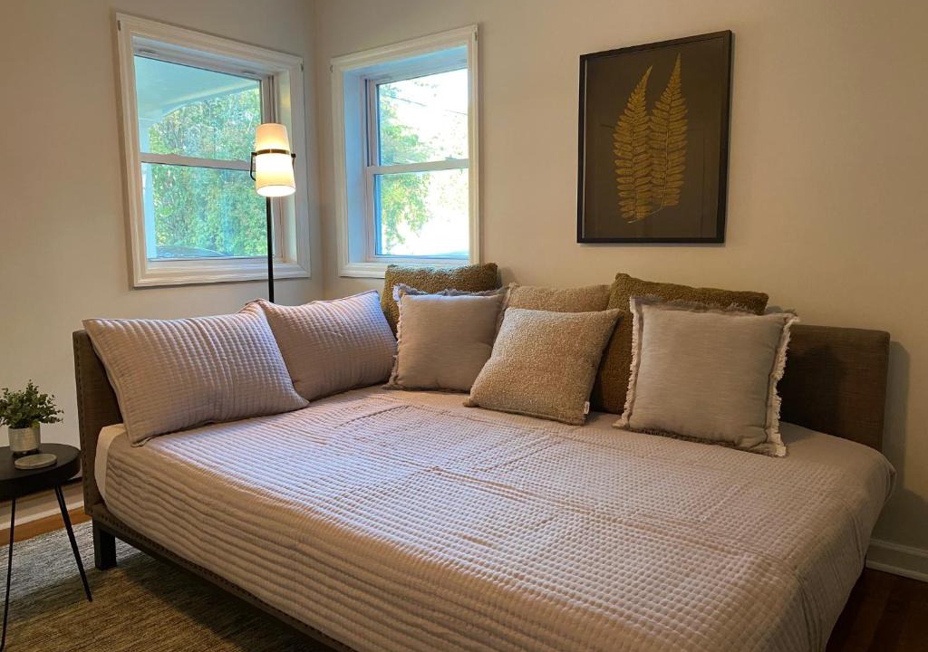 Burlington Apartment | Cozy studio, minutes from downtown. Quiet.