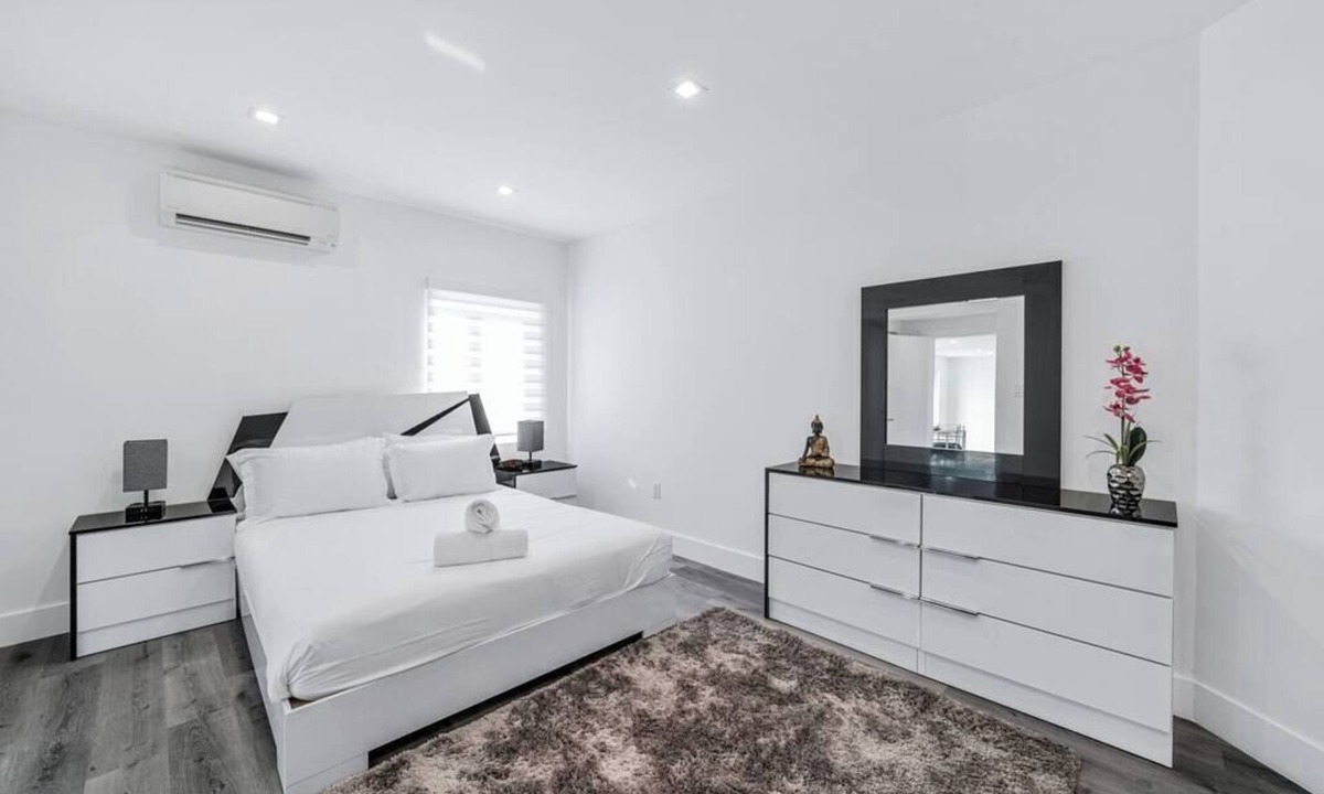 Flagami House | Cozy Studio Near Airport & Miami Beach