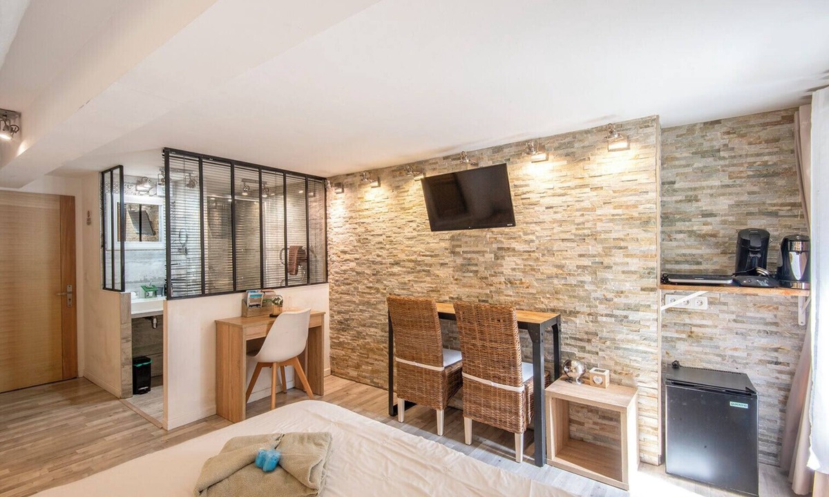 Les Grands Carmes Apartment | Cozy studio near the Old Port and train station