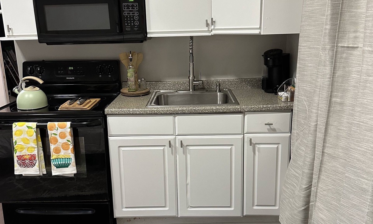 Bay Shore Apartment | Cozy Studio on Bay Shore, NY