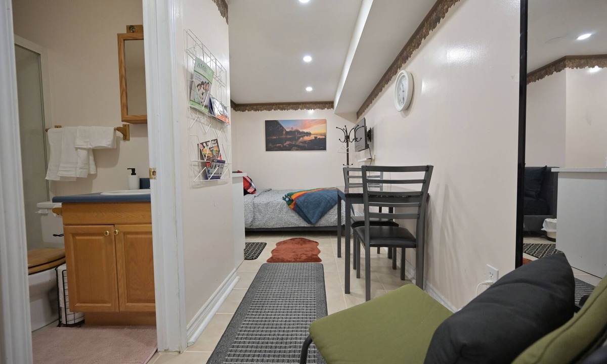 Pickering Apartment | Cozy Studio: Private, Free Parking & Great Deals!