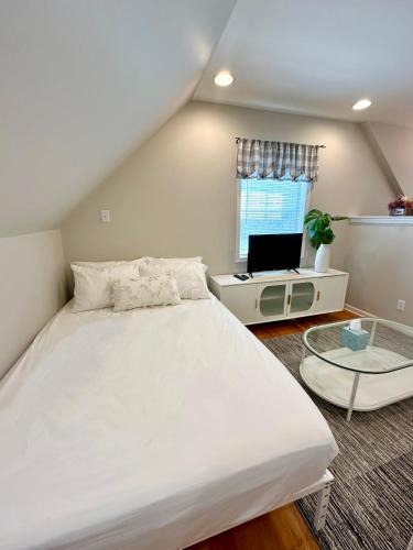 Trumbull Apartment | Cozy studio quiet