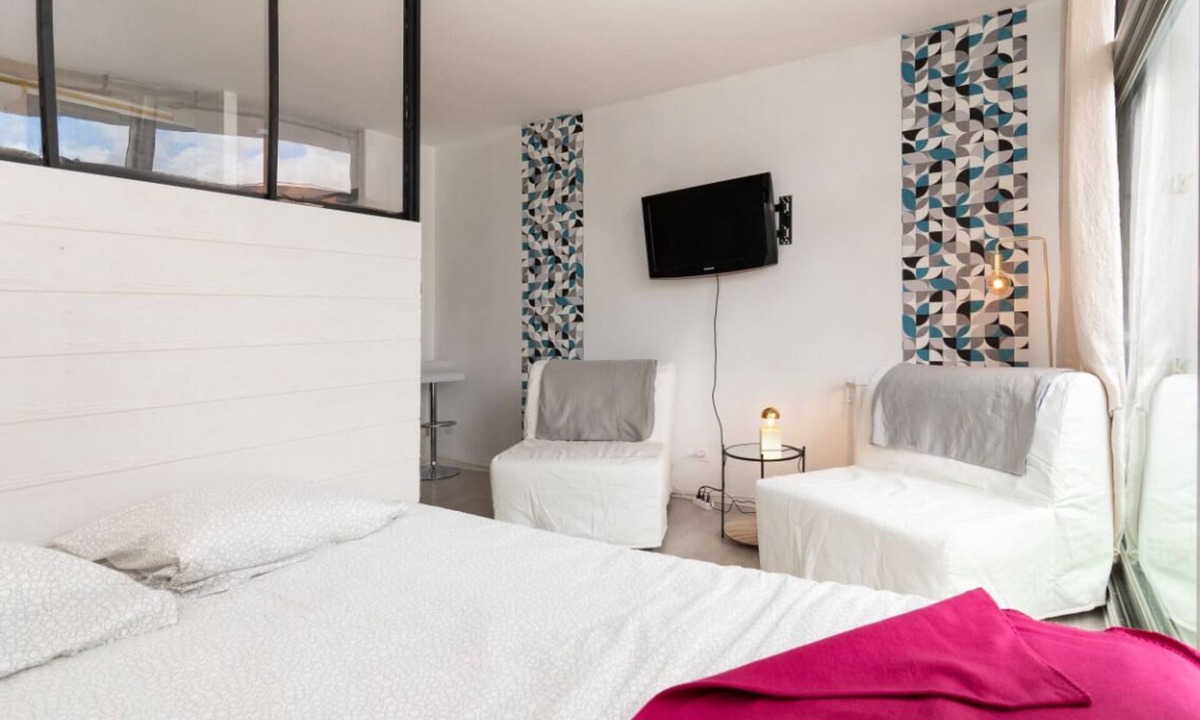 Lourdes Apartment | Cozy studio town center + private PARKING