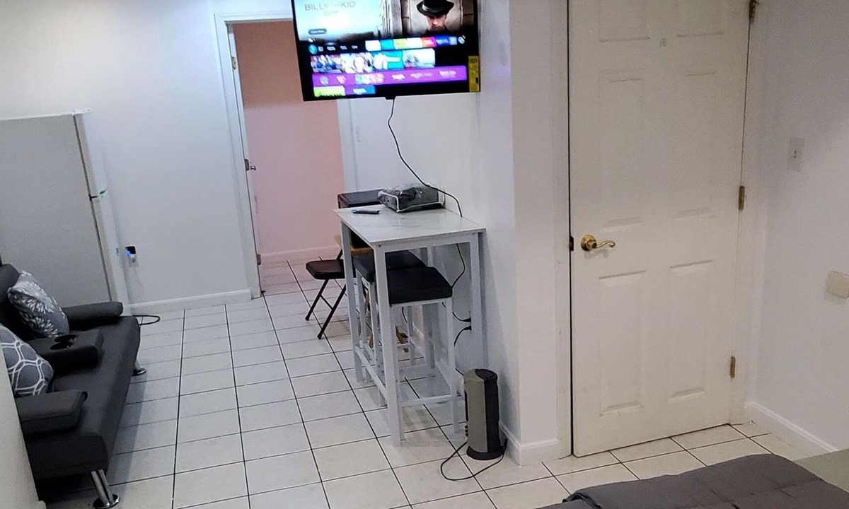 Shrewsbury Apartment | Cozy Studio