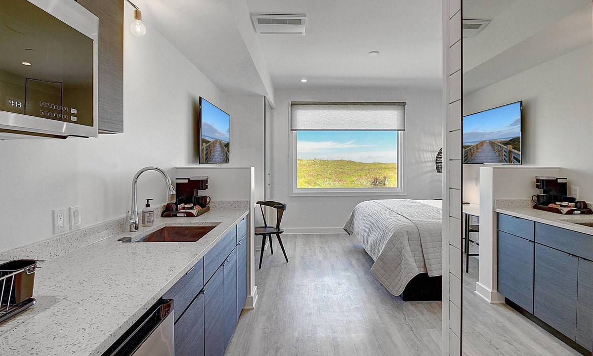 Corpus Christi Apartment | Cozy Studio w/Kitchenette! Private Walkable Beach Access, On-site Pool