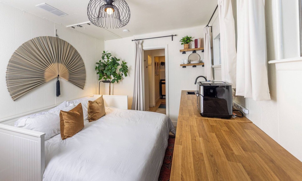 San Marcos Apartment | Cozy Studio - Walk to Texas State - Kitchenette - Parking