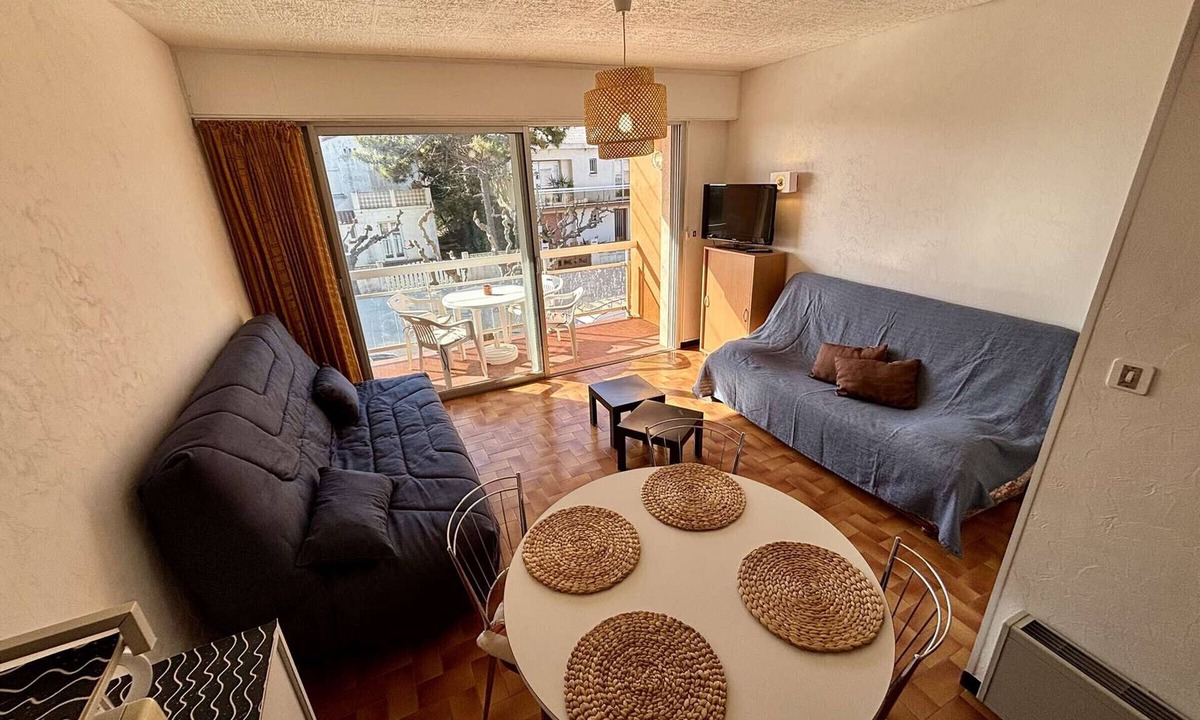 Port-la-Nouvelle Apartment | Cozy Studio with Balcony, 300m from Beach - Sleeps 3