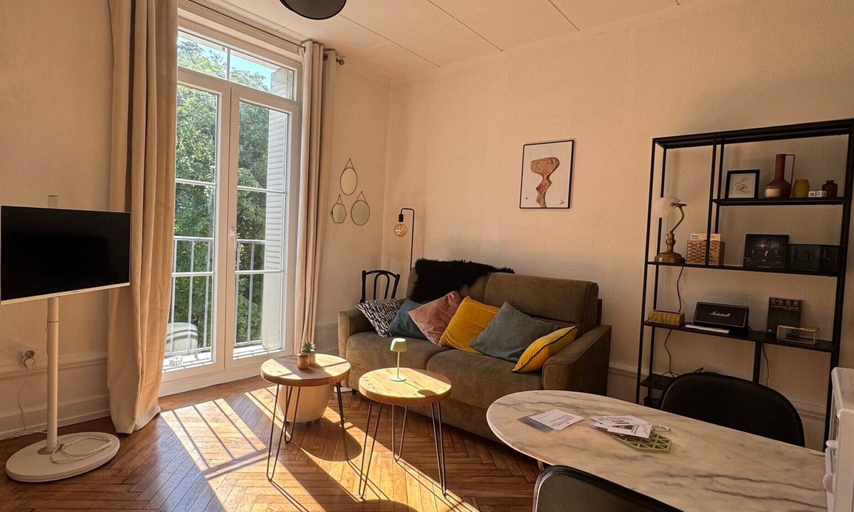 Aix-les-Bains City Center Apartment | Cozy studio with balcony and pool in Aix-les-Bains