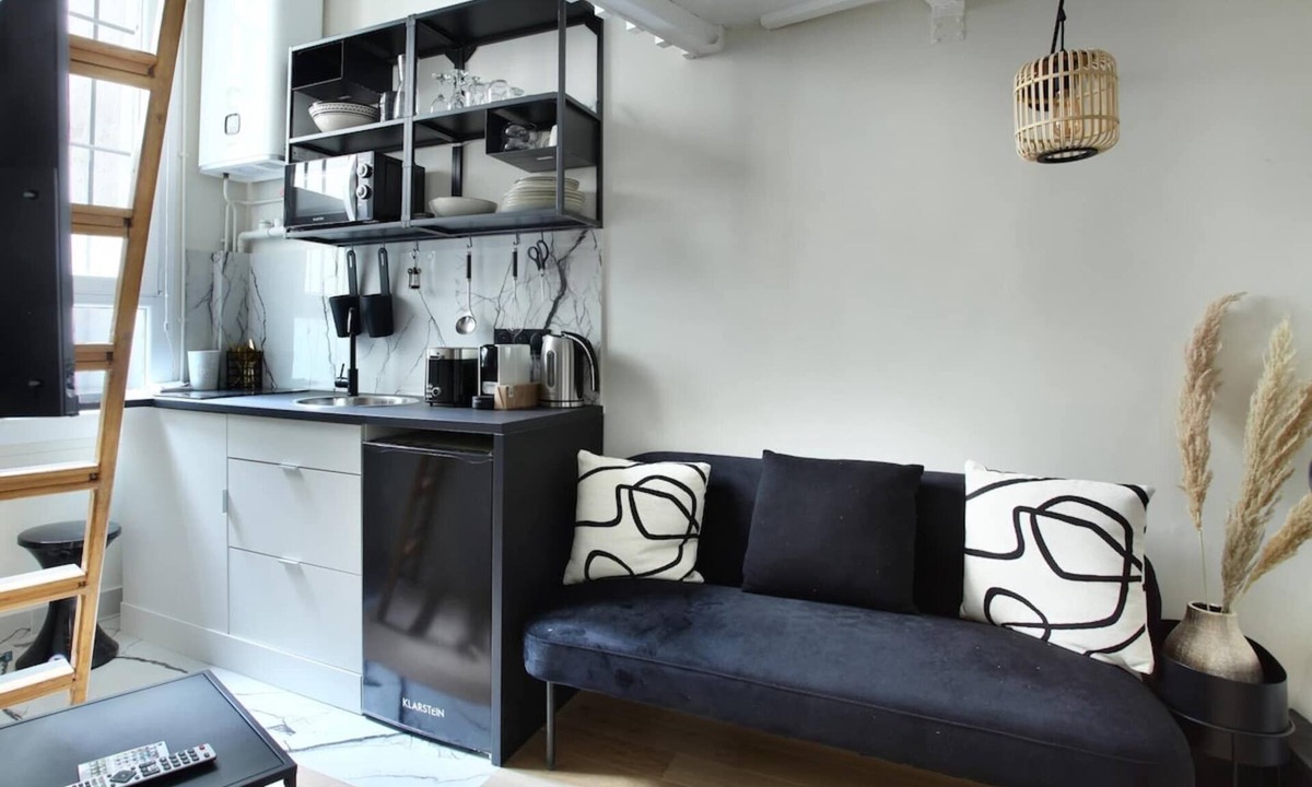 Strasbourg -Saint-Denis Apartment | Cozy Studio with Loft Bed - Center of Paris