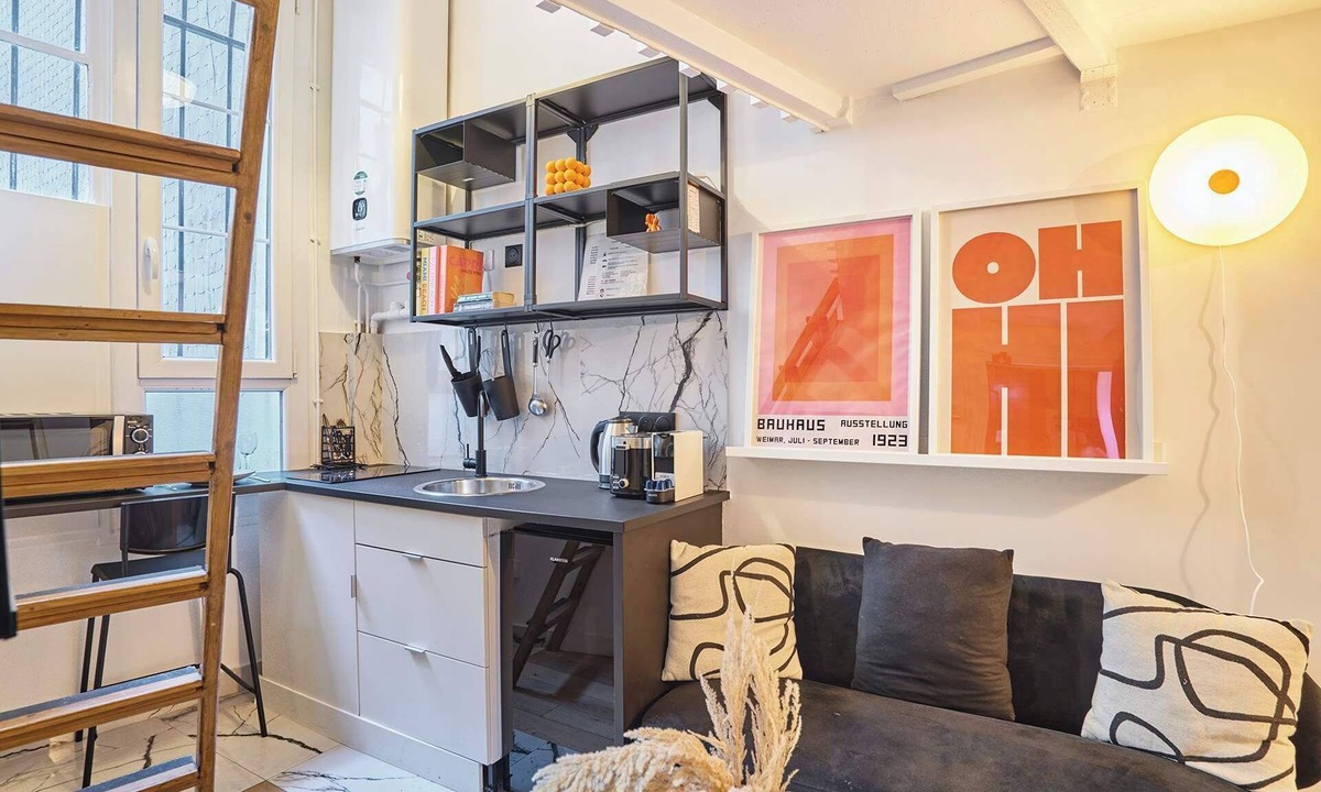 Strasbourg -Saint-Denis Apartment | Cozy Studio with Loft Bed - Center of Paris