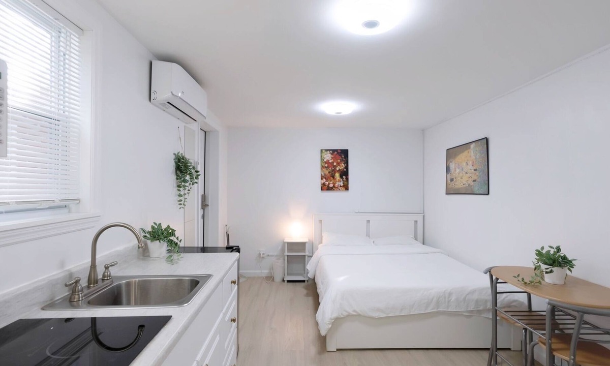 Queens Apartment | Cozy Studio with Private Entrance AC, Wi-Fi in wonderful Queens