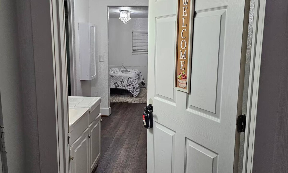 Everett House | Cozy Suburb Studio