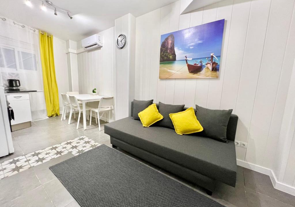 Badalona Apartment | Cozy Suite apartment, WiFi!
