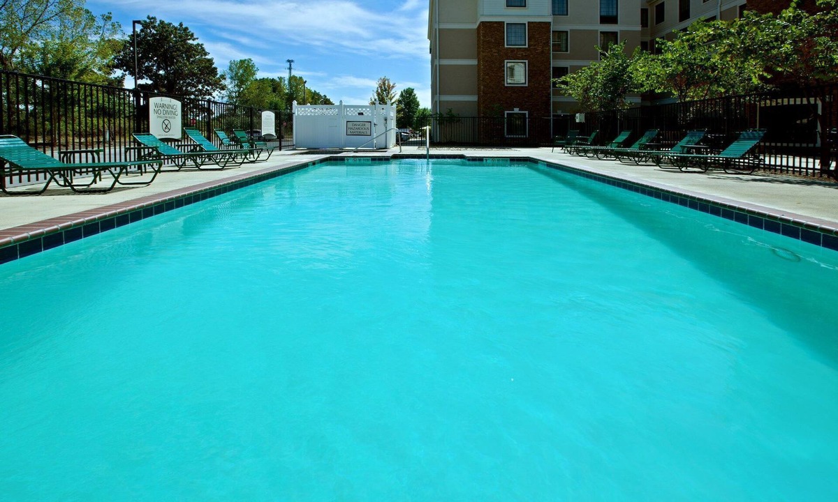 Plainfield Condo | Cozy Suite | Free Breakfast + Pool
