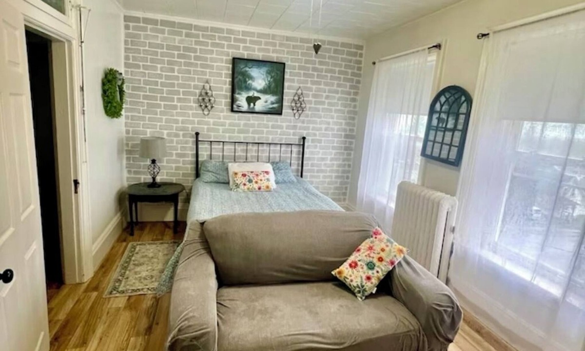 Dannemora Apartment | Cozy Suite in a shared apartment with traveling professionals.