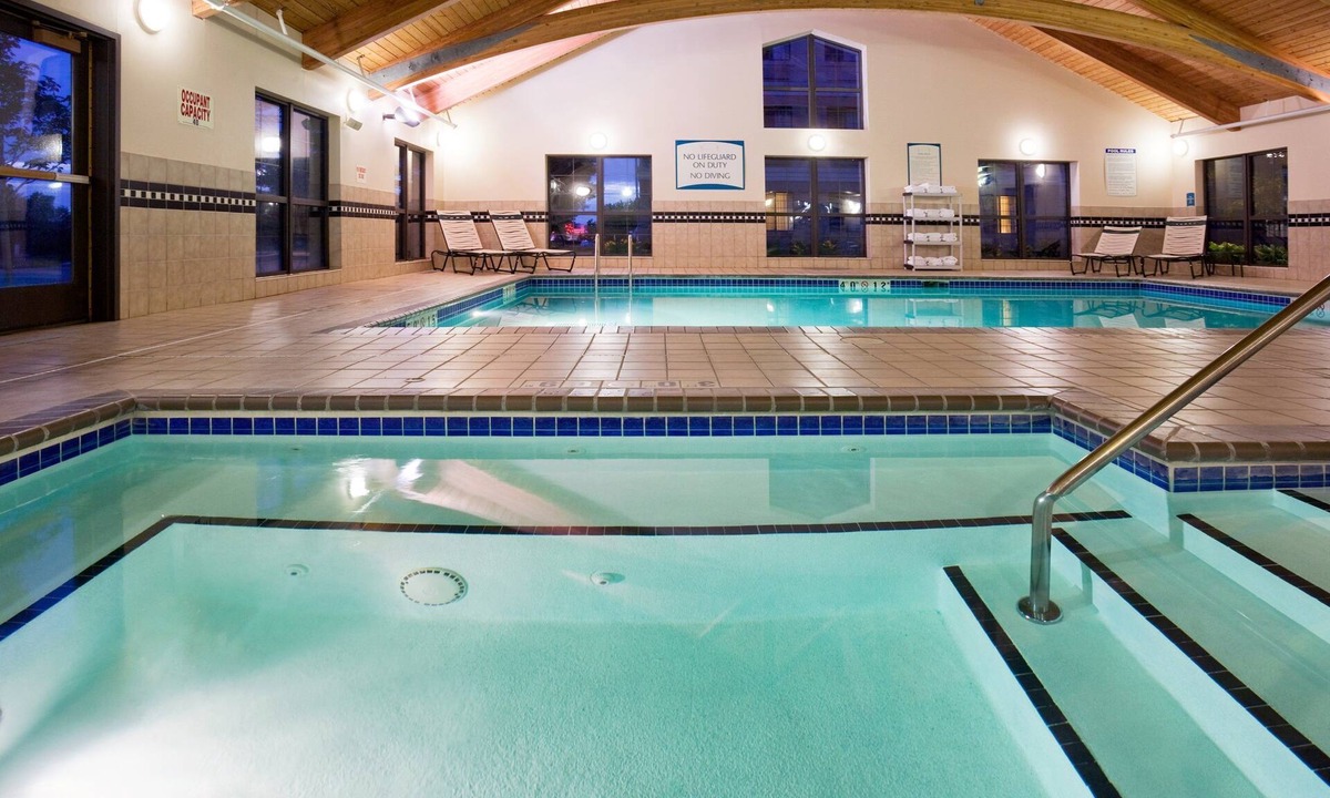 Eagan Condo | Cozy Suite in Eagan | Free Wifi, Parking & Gym!