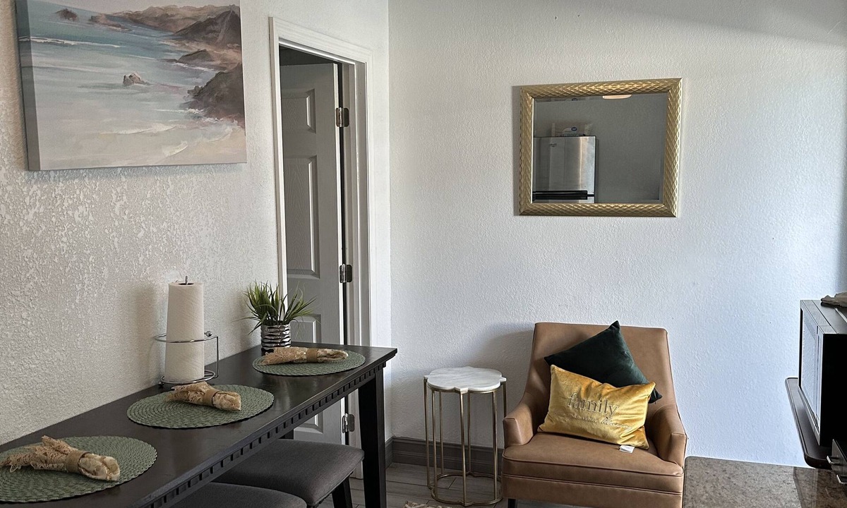 Oak Ridge Apartment | Cozy Suite in the Heart of Orlando near Universal Hot Tub Spa