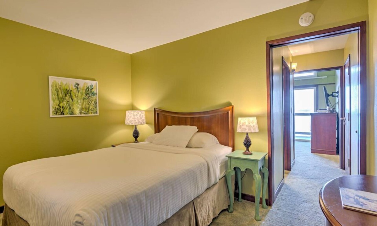 Otter Rock Apartment | Cozy Suite w/Panoramic Ocean Views | Queen Bed