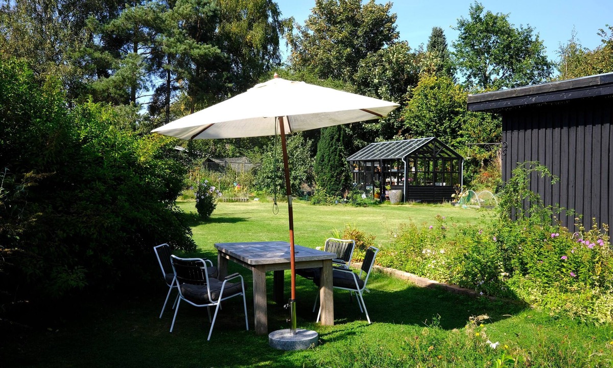 Vejby Cottage | Cozy Summer Cottage with Orangery - close to Beach & Heatherhill
