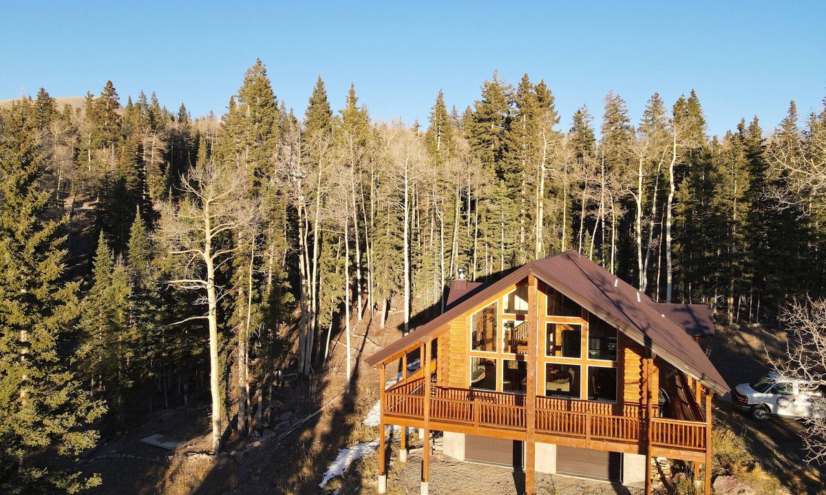 Beaver Cabin | Cozy Summer get away at Eagle Point