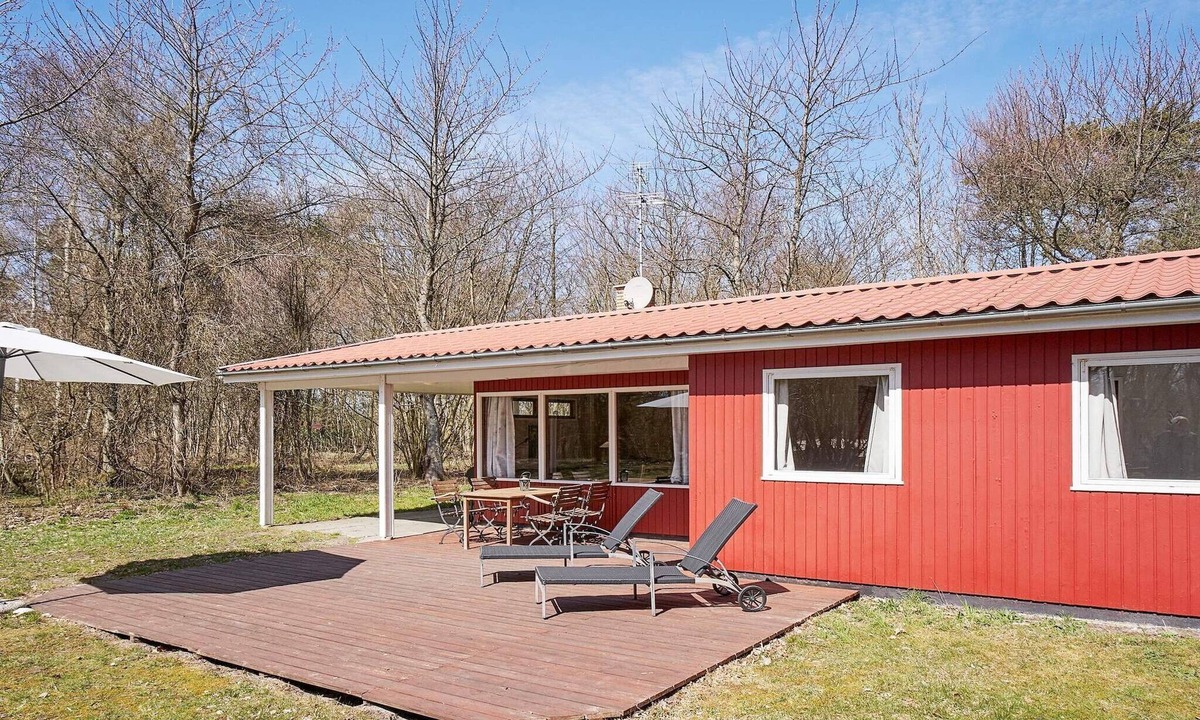 Oster Somarken House | Cozy Summer House Near the Beach