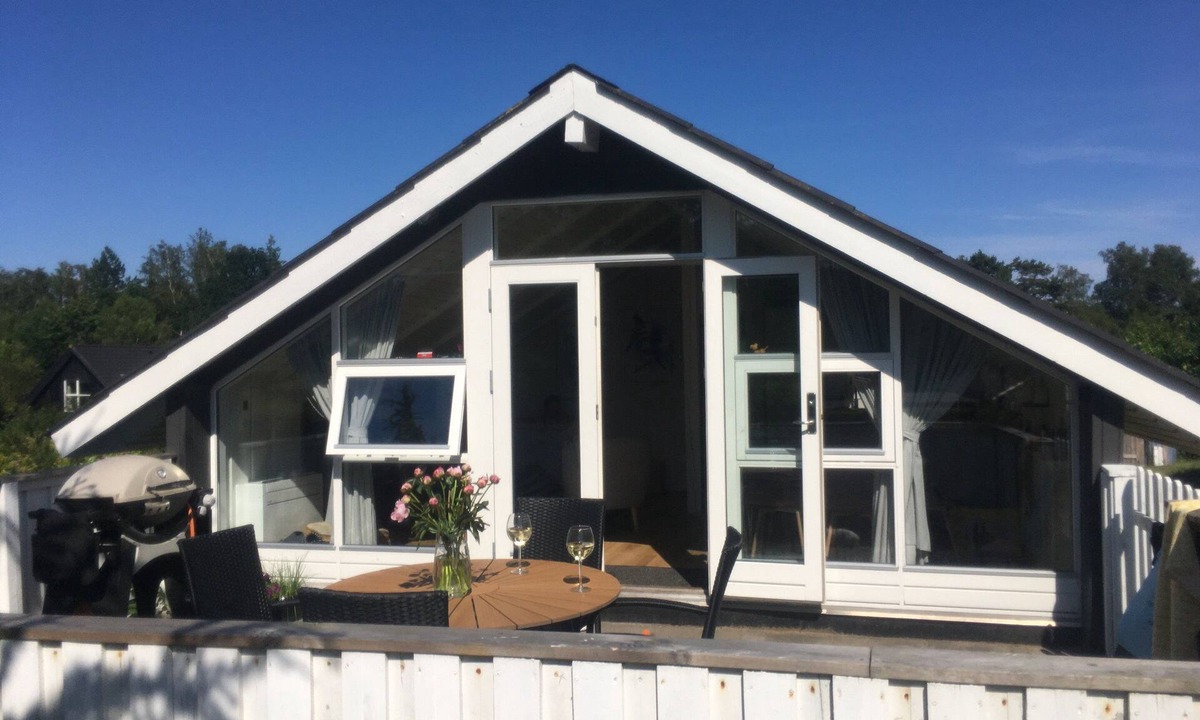 Vibæk Strand House | Cozy summer house near Ebeltoft