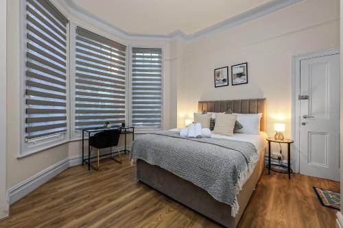 Clapton Apartment | Cozy Sunlit Studio with Kitchenette