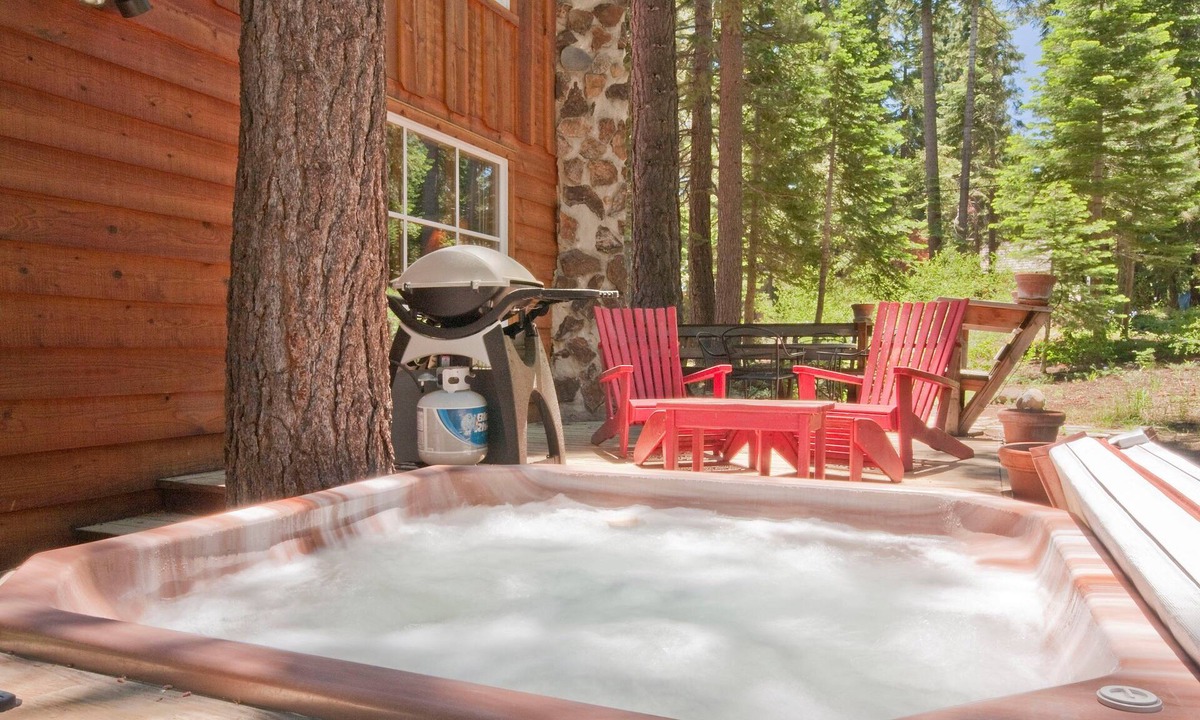 Pineland Cottage | Cozy Tahoe Cottage~Pet Friendly~Honeymoon Cottage