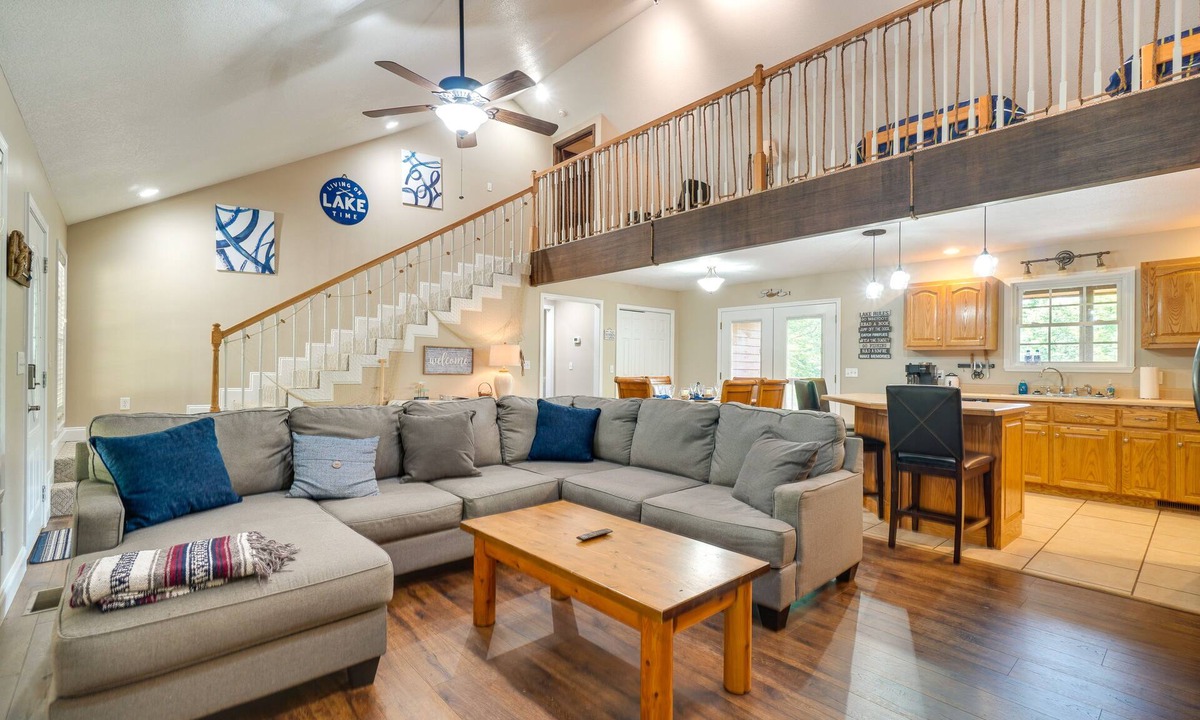 Byrdstown Cabin | Cozy Tennessee Lake House w/Grill & Fire Pit!