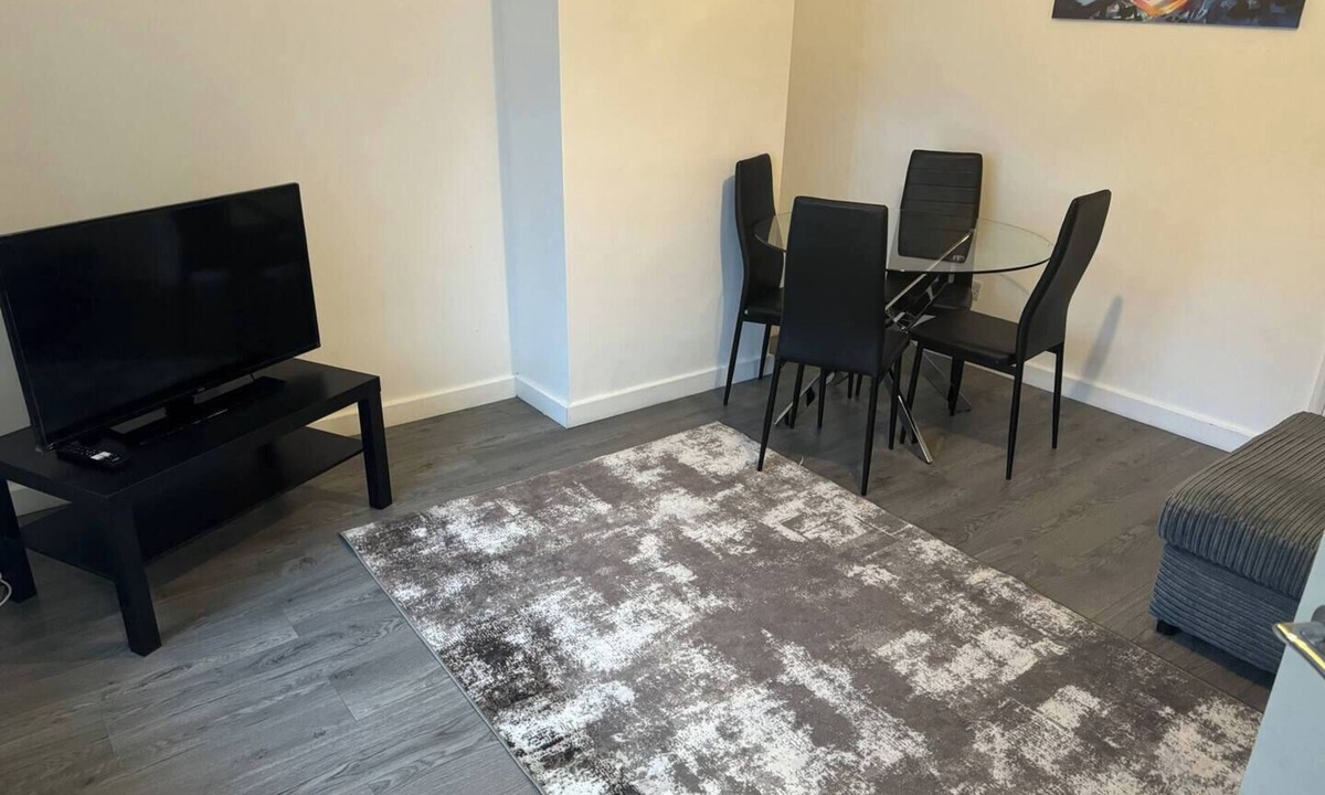 Wolverhampton House | Cozy three-bed house in Wolverhampton Bushbury