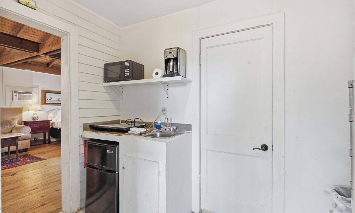 Freetown - Port Rico Apartment | Cozy Tiny Home-Ideal for Couples & Solo Travelers