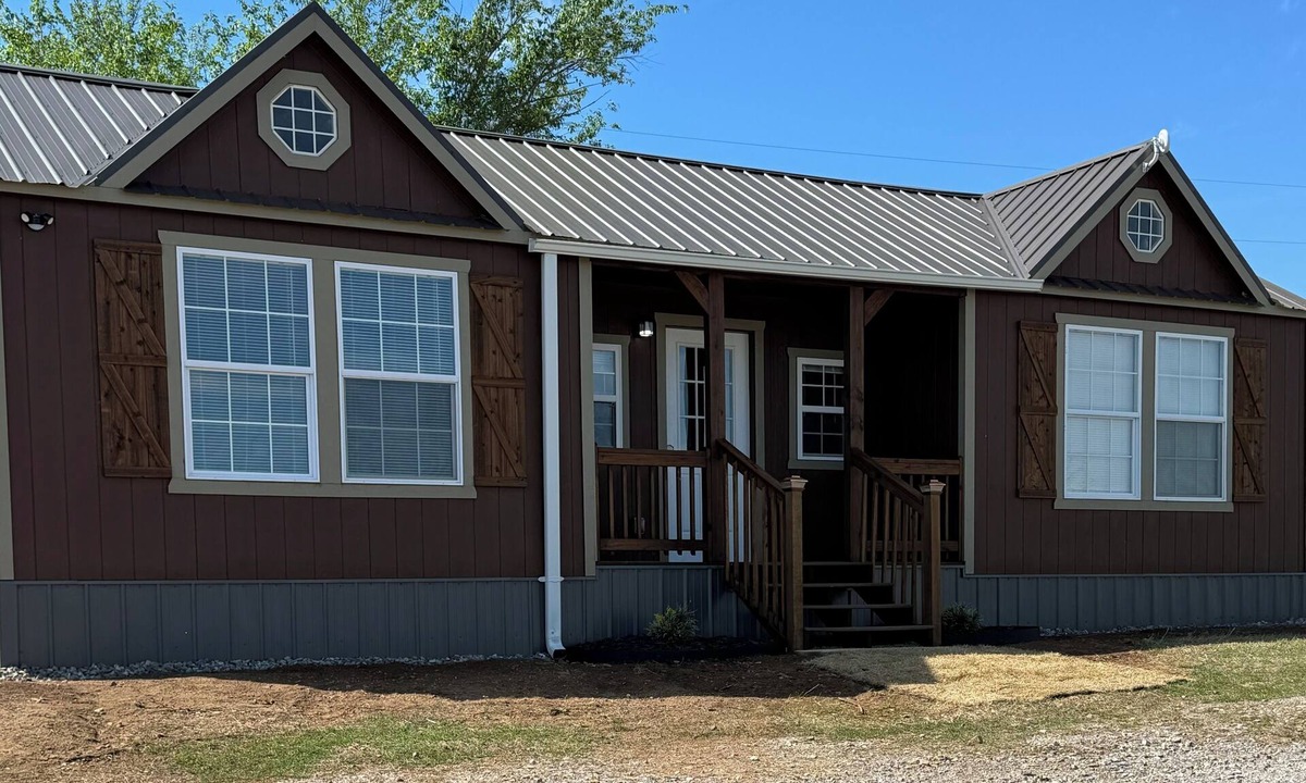Lawton Cabin | Cozy Tiny House located near Medicine Park with WiFi, AC