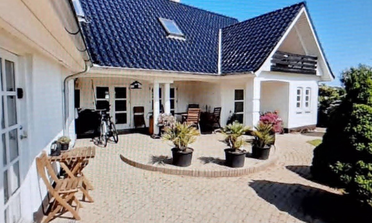 Otterup Condo | Cozy tiny room, mini kitchen and bathroom